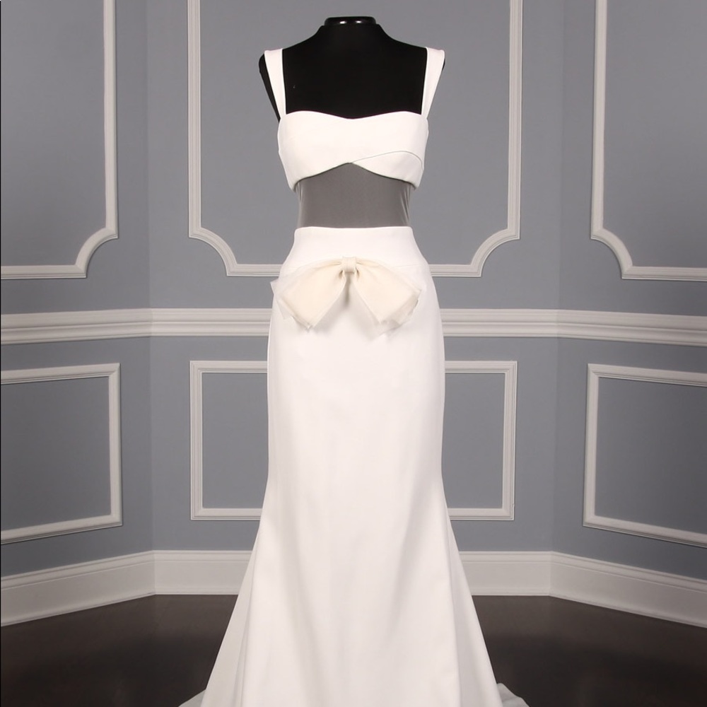 Vera Wang Bridal Couture — silk wedding gown, dry cleaned w bustle
